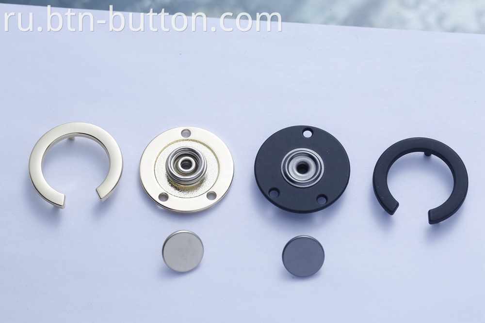 Custom metal buttons for jeans